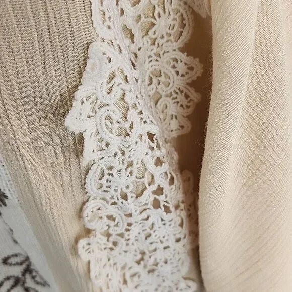 gimmicks Size M Lace & Embroidery Top - Picture 6 of 10
